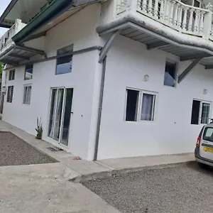 Laure Hostel Faaa